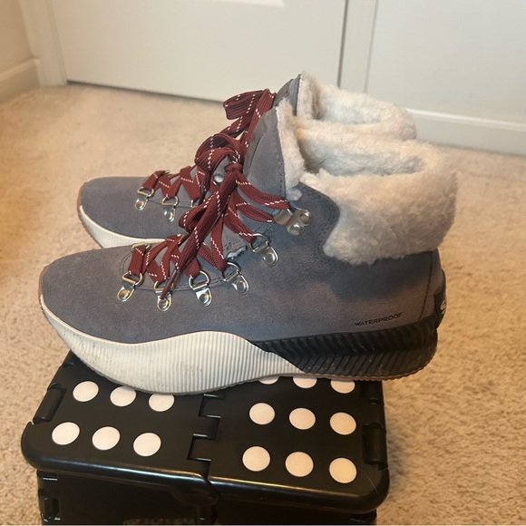 SOREL Women's Out N About III Conquest Waterproof Boots in Gray Size 8 - Picture 2 of 6